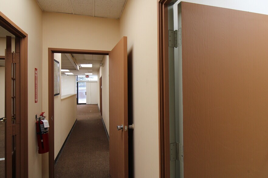 More Photos Of 98 Harmon Cove Tower, Secaucus Apartments For Lease