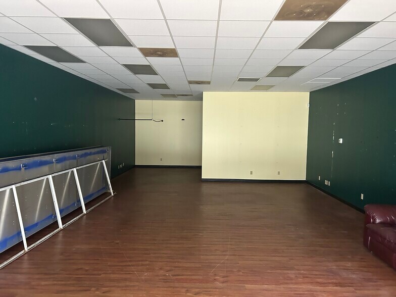More Photos Of 310 Hills Plz, Charleston Storefront Retail Office For Lease