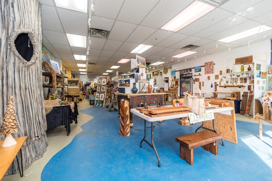 More Photos Of 9 Kingwood Ave, Frenchtown General Retail For Lease