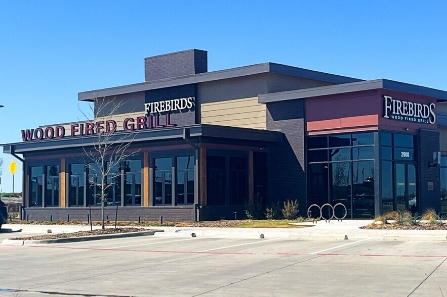 More Photos Of 450 W State Highway 114, Grapevine Restaurant For Sale