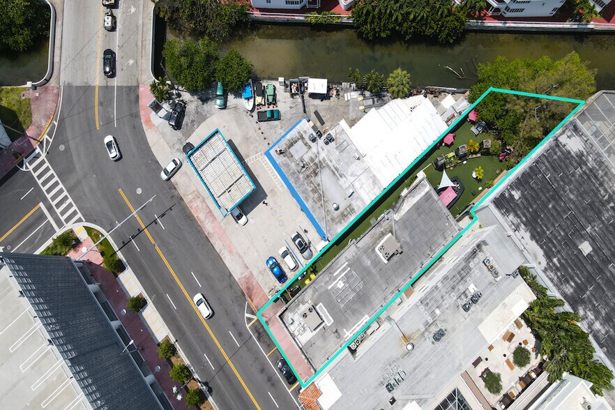 More Photos Of 323 23rd St, Miami Beach Bar For Sale