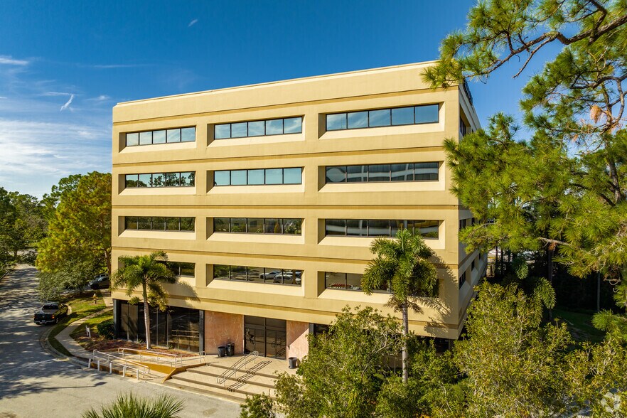 More Photos Of 26750 US Highway 19 N, Clearwater Medical For Lease