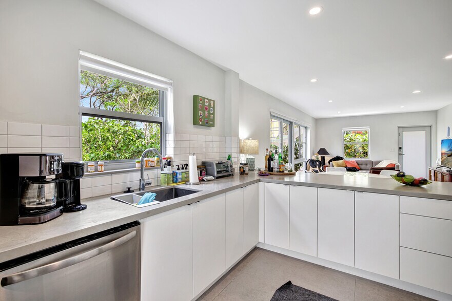 More Photos Of 625 NE 13th Ave, Fort Lauderdale Multifamily For Sale