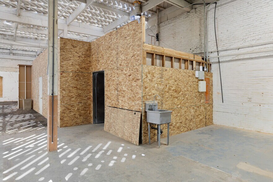 More Photos Of 205 N Park Ave, Pomona Warehouse For Lease