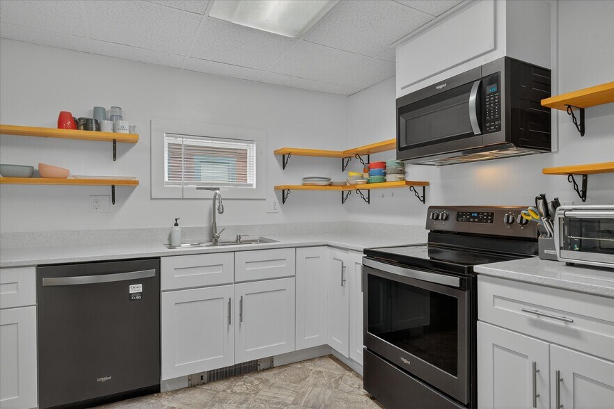 More Photos Of 61 Pleasant St, Ludlow Apartments For Sale