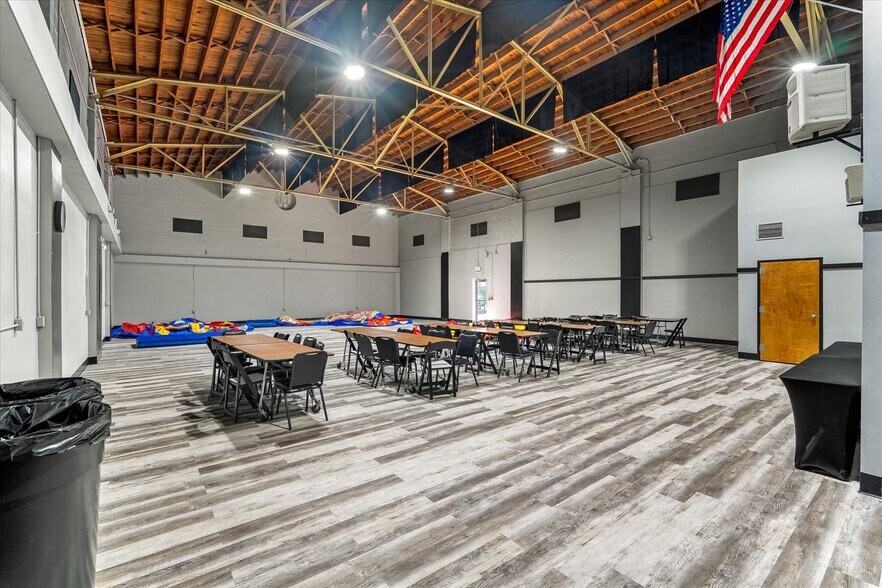 More Photos Of 601 School St, Morrison Light Distribution For Sale