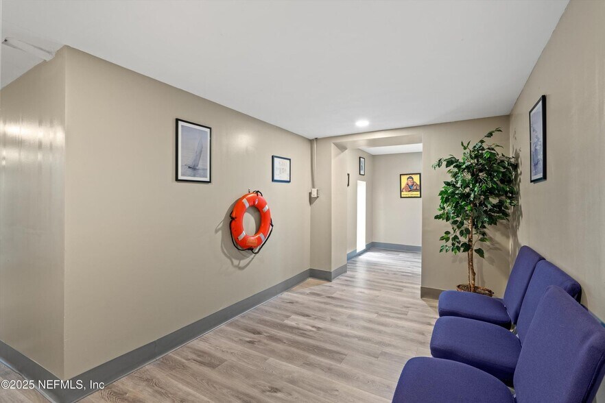 More Photos Of 3787 Old Middleburg Rd, Jacksonville Office For Sale