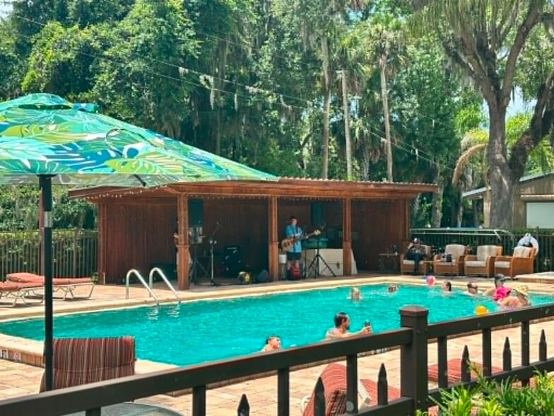 More Photos Of 1485 Lakeview Dr, Deland Hotel For Sale