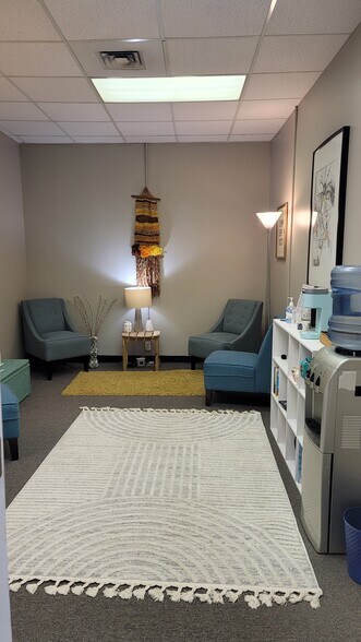 More Photos Of 500 S Polk St, Greenwood Showroom For Lease