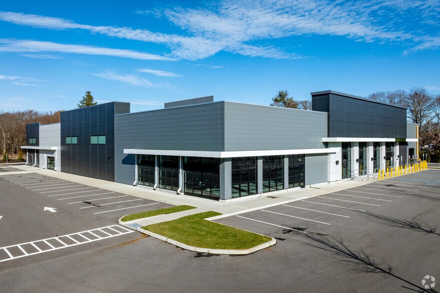 Primary Photo Of 3017 N Ocean Ave, Farmingville General Retail For Lease