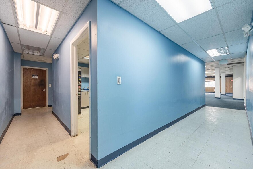 More Photos Of 2546-2578 Fowler St, Fort Myers Warehouse For Lease