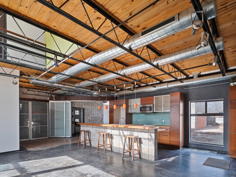 More Photos Of 33 Ne 7th St, Oklahoma City Office For Sale