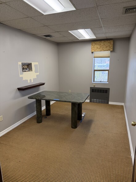 More Photos Of 3715 Main St, Bridgeport Medical For Lease