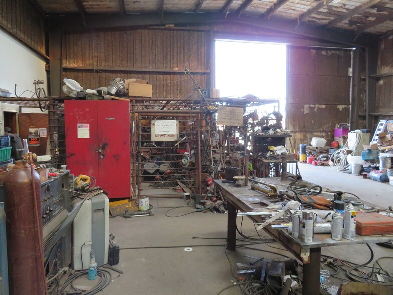 More Photos Of 1902 N Treadaway Blvd, Abilene Showroom For Sale