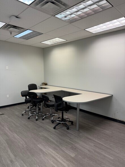 More Photos Of 2720-2736 River Green Cir, Louisville Light Manufacturing For Lease
