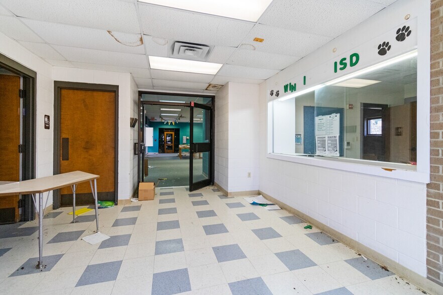 More Photos Of 214 N School St, Winfield Light Distribution For Sale