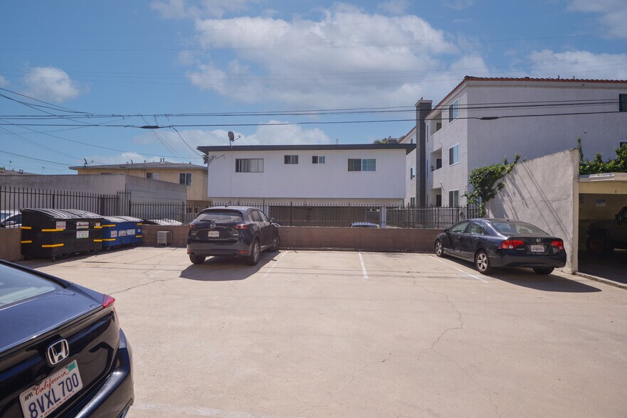 More Photos Of 3326 S Canfield Ave, Los Angeles Apartments For Sale