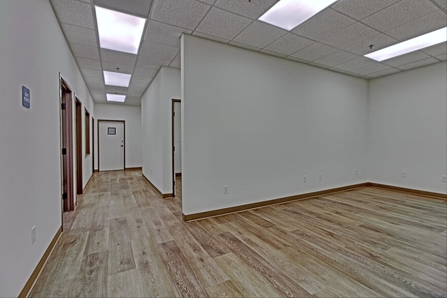 More Photos Of 4483 McGrath St, Ventura Service For Lease