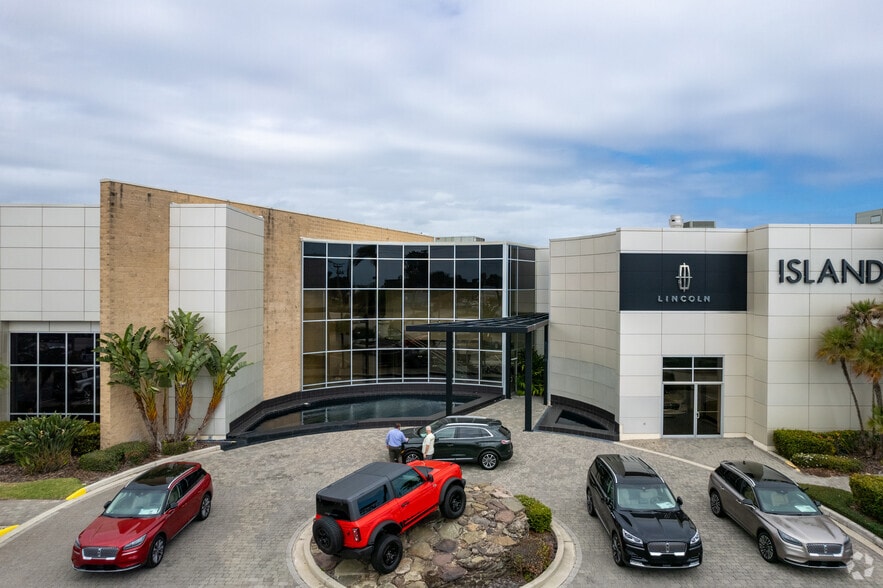 More Photos Of 1800-1850 E Merritt Island Cswy, Merritt Island Auto Dealership For Sale