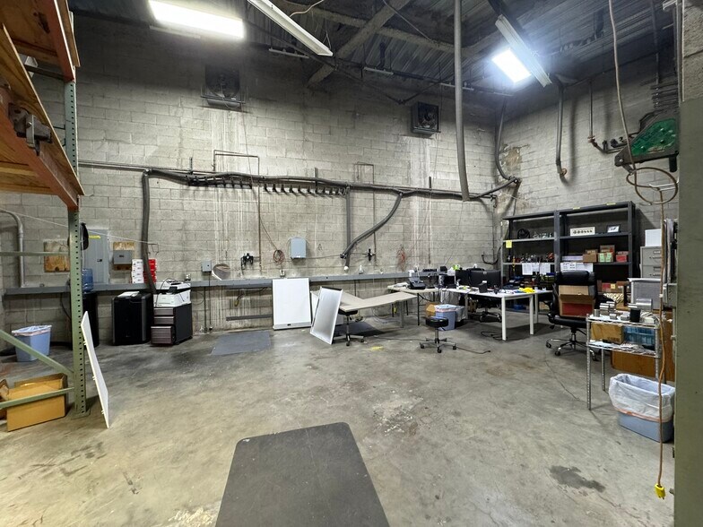 More Photos Of 2305 Federal Ave, Los Angeles Manufacturing For Lease