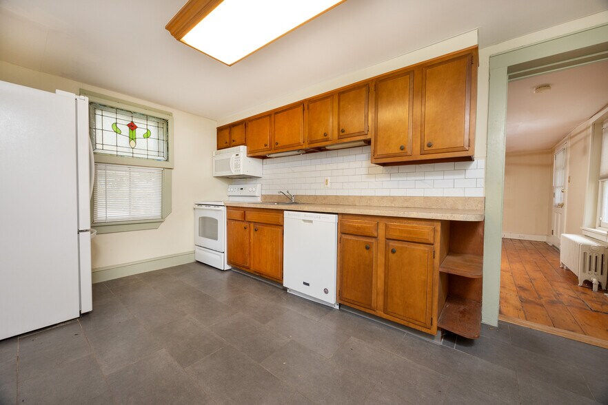 More Photos Of 69 E Oakland Ave, Doylestown Office For Sale