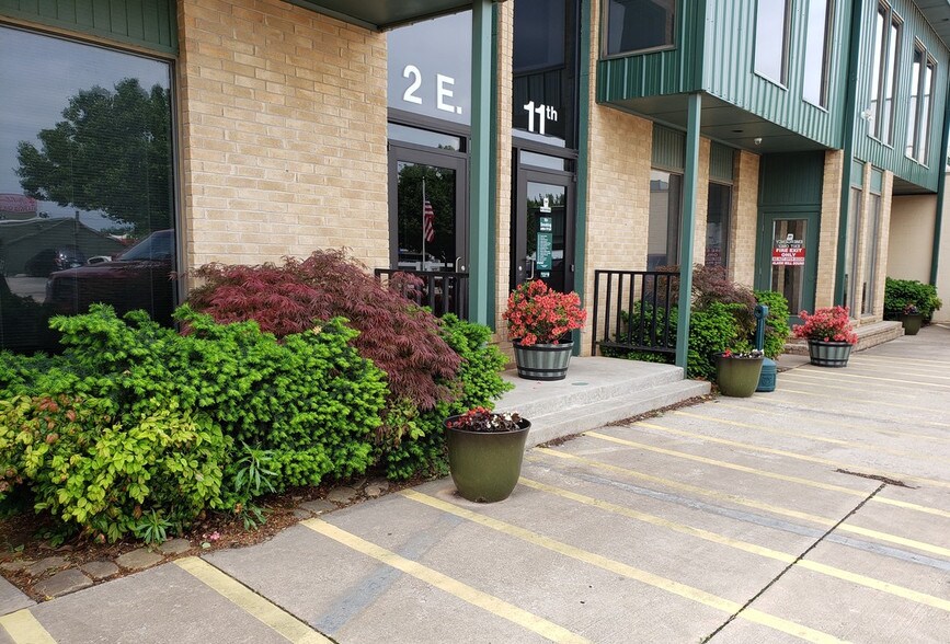 More Photos Of 2 E 11th St, Edmond Office For Lease