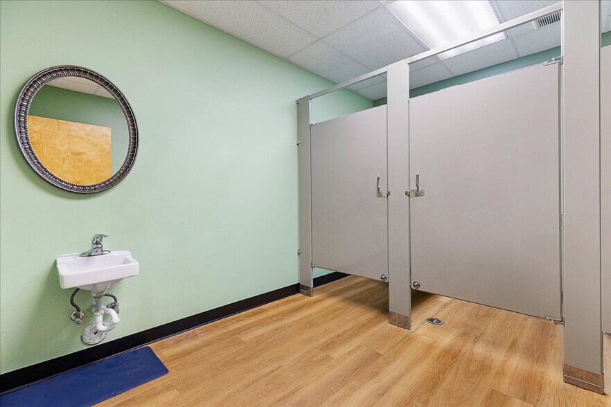 More Photos Of 170 Township Line Rd, Hillsborough Office For Lease