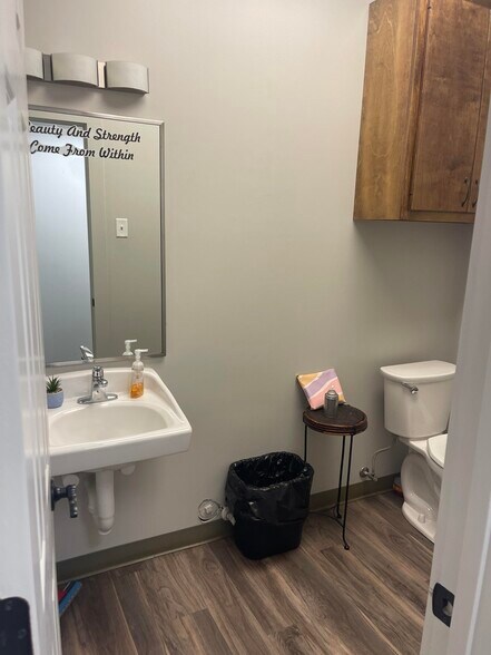 More Photos Of 2032 Wooddale Blvd, Baton Rouge Office For Lease