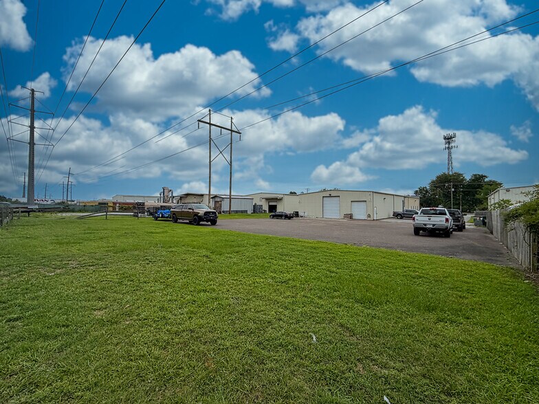 More Photos Of 7217 Peppermill Pky, North Charleston Industrial For Lease