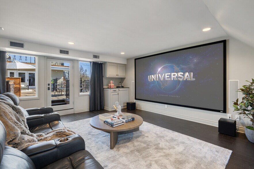 More Photos Of 1810 W 35th St, Austin Specialty For Sale