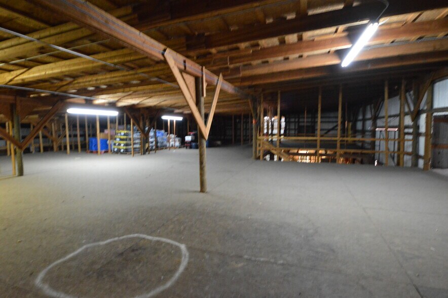 More Photos Of 239 Jones Rd, Jacksonville Warehouse For Lease