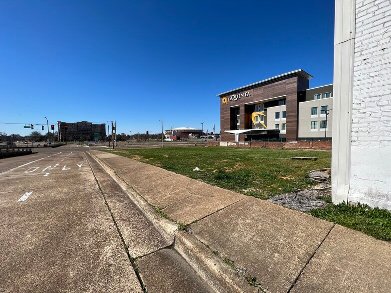 More Photos Of 338-352 Union Ave, Memphis Land For Sale
