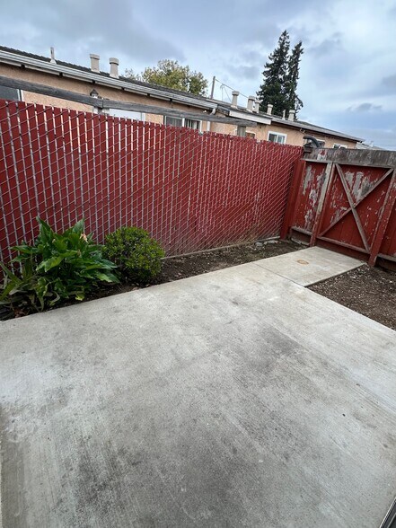 More Photos Of 283 Cherry Way, Hayward Apartments For Sale