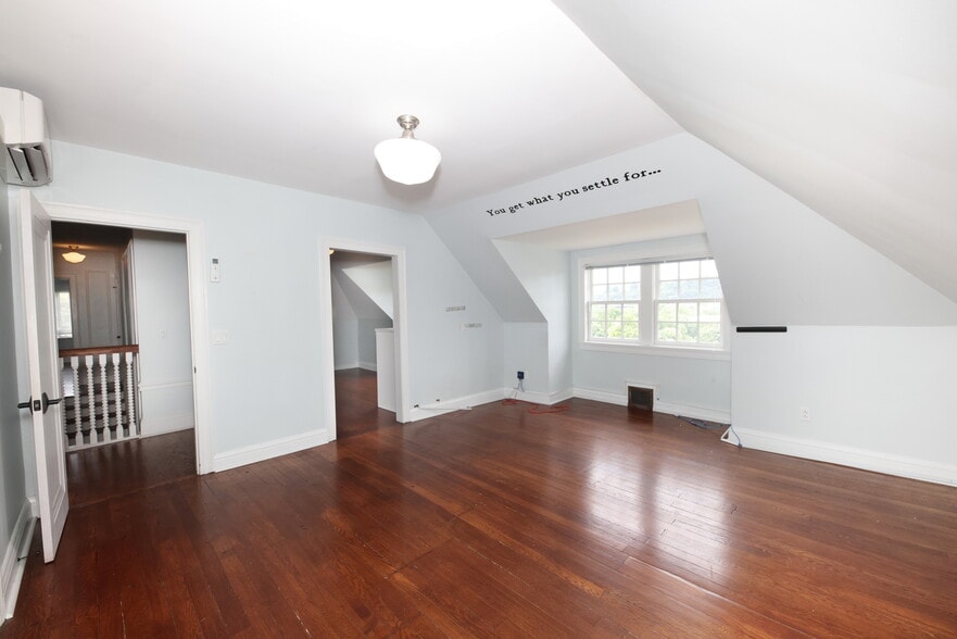 More Photos Of 12 Lotus Ave, Chester Specialty For Sale