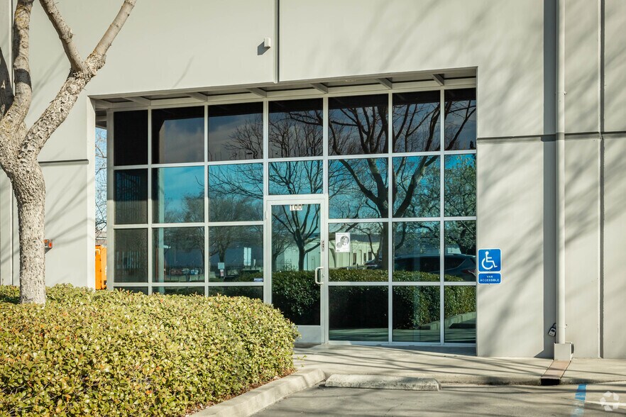 More Photos Of 8440 Rovana Cir, Sacramento Warehouse For Lease