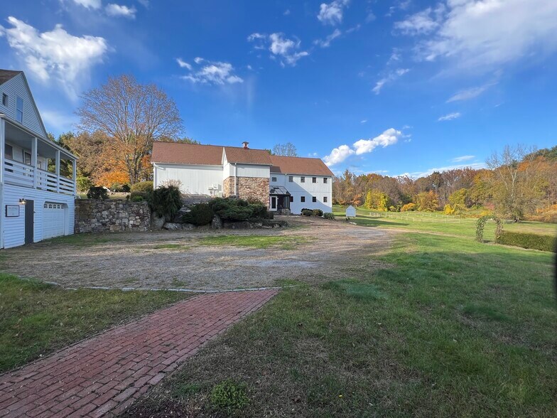 More Photos Of 557 Main St, Woodbury Specialty For Sale