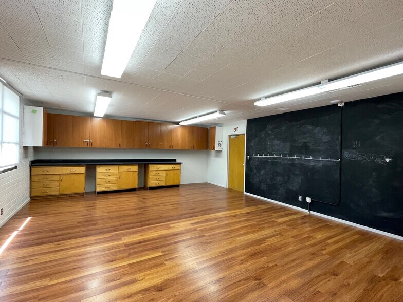 More Photos Of 1495 Colorado Blvd, Los Angeles Schools For Lease