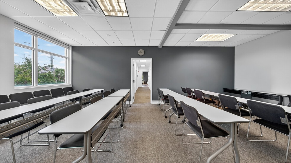 More Photos Of 10900 NW 25th St, Doral Office For Lease