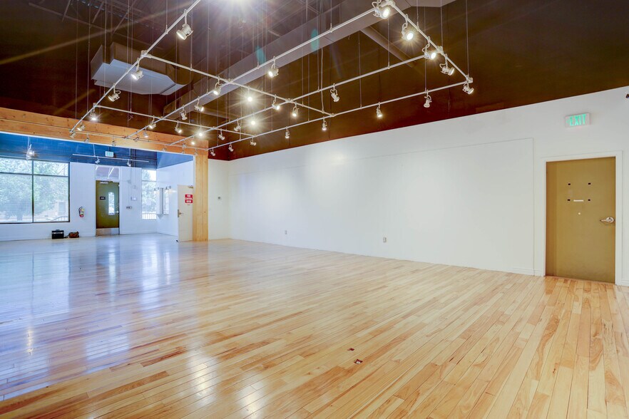 More Photos Of 11083-11093 E Mississippi Ave, Aurora Storefront For Lease