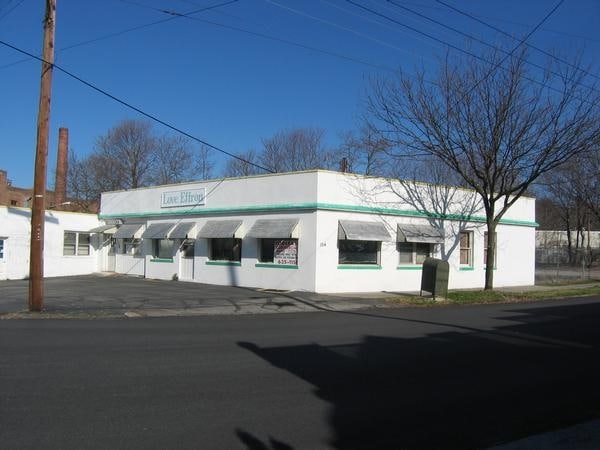 Primary Photo Of 154 Garden St, Poughkeepsie Showroom For Lease