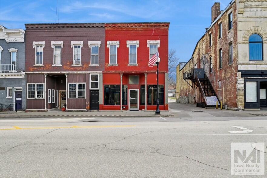 Primary Photo Of 113 E Main St, Anamosa General Retail For Sale