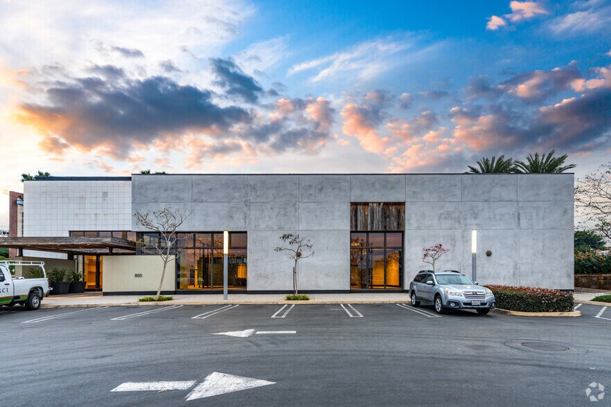 More Photos Of 800 S Pacific Coast Hwy, El Segundo Loft Creative Space For Lease