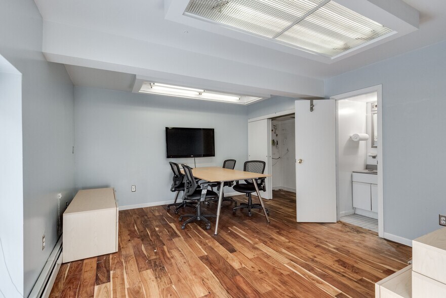More Photos Of 39 Dobbin St, Brooklyn Warehouse For Sale