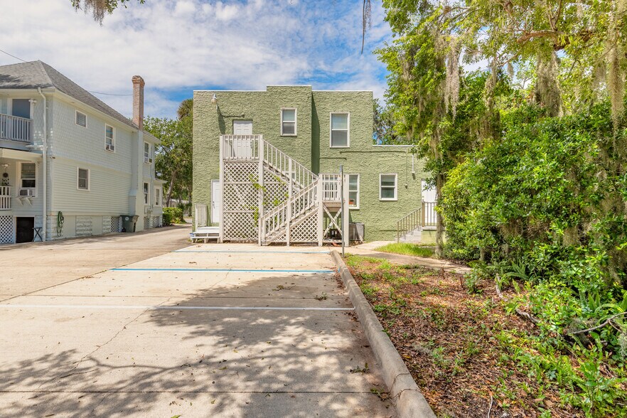 More Photos Of 519 S Ridgewood Ave, Daytona Beach Office For Sale
