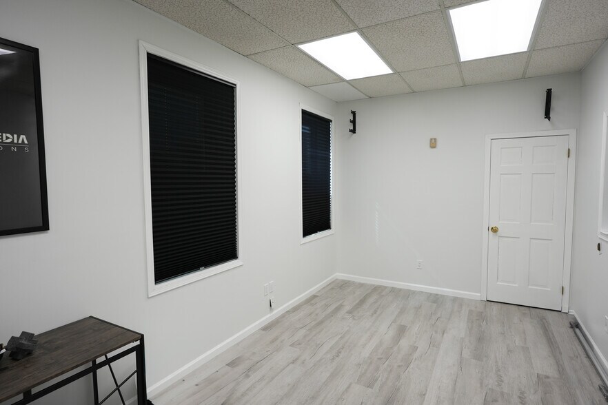 More Photos Of 38 Church St, Patchogue Loft Creative Space For Lease