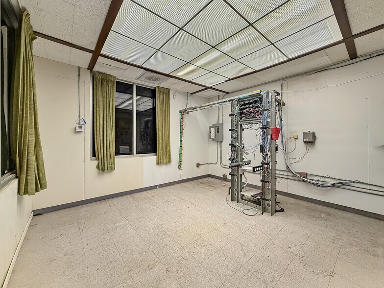 More Photos Of 1031 US Highway 181, Portland Bank For Sale