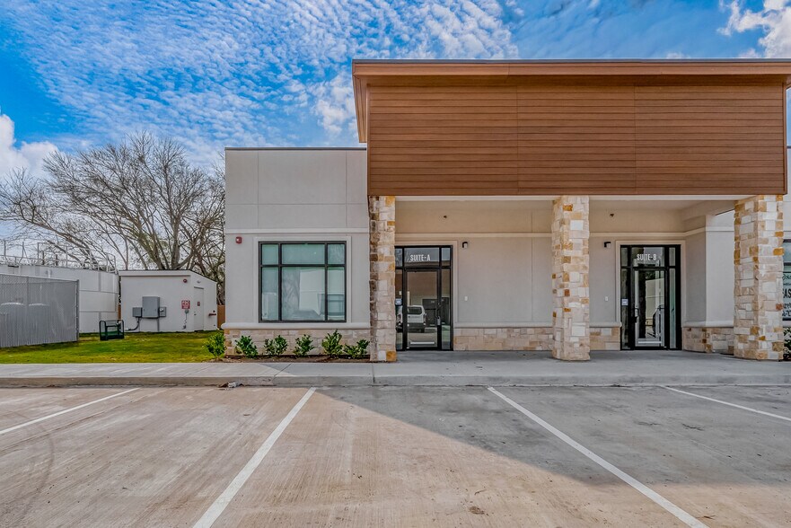 More Photos Of 18707 Mueschke Rd, Cypress Office For Sale