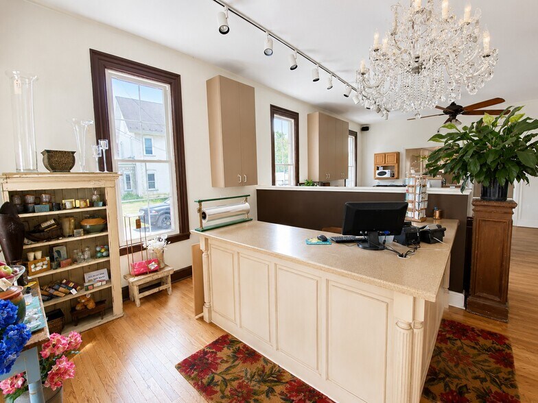 More Photos Of 202 Main St, Hellertown General Retail For Lease