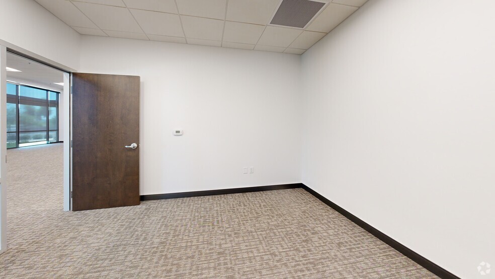 More Photos Of 905 E Queen Creek Rd, Chandler Unknown For Lease