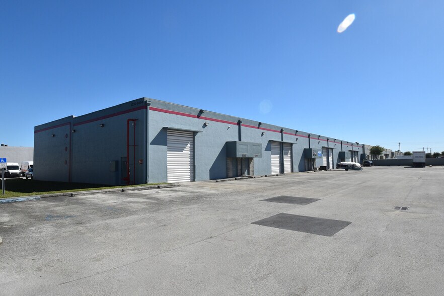 Primary Photo Of 8252-8278 NW 70th St, Miami Warehouse For Lease